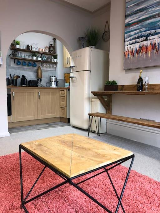 Charming, Bright, Hilltop Apartment. ヘイスティングス エクステリア 写真