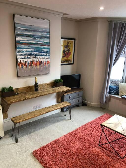 Charming, Bright, Hilltop Apartment. ヘイスティングス エクステリア 写真